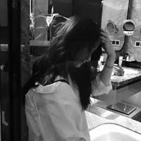 头像女生黑色系黑色系真人不露脸女生头像