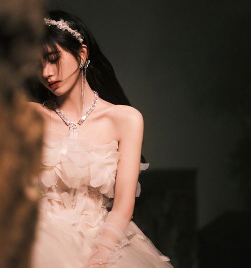 不愧是四千年美女,鞠婧祎双面公主造型,气质堪比贵家大小姐