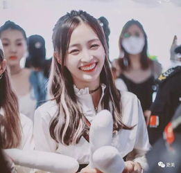 95年的少女脸吴宣仪,比92年的王菊显老你敢信吗
