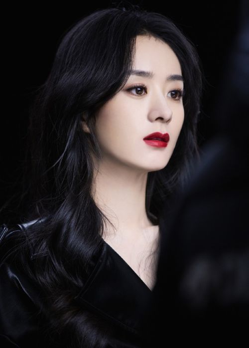 赵丽颖重现甜妹打扮粉嫩礼裙尽显少女感,养鱼锁骨太绝了