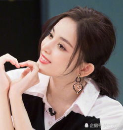 古力娜扎大胆尝试浓妆,画上猫眼妆后,粉丝疯狂截图