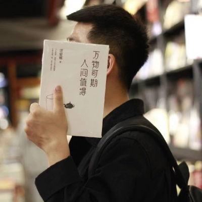 一男一女拿书挡脸情头图片,双人超甜情头