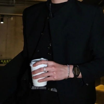 高清超酷的黑色系部位男生头像图片