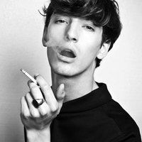 求黑白情侣头像男生那一部分
