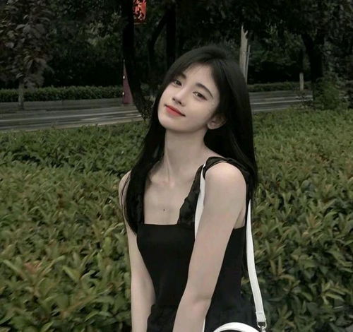 黑色系的鞠婧祎