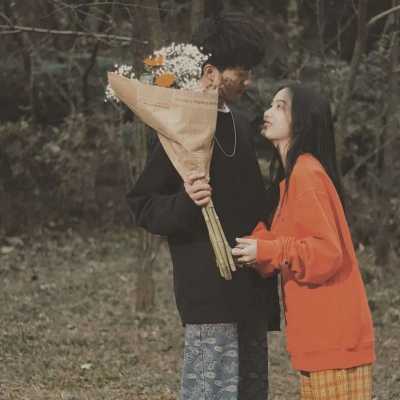 一男一女捧花情人头像,情侣头像图片
