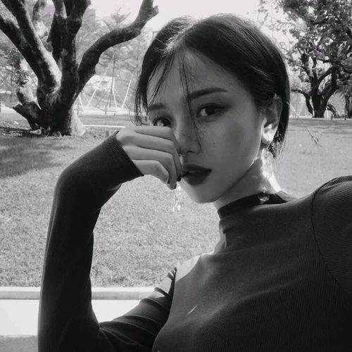 黑白女生头像
