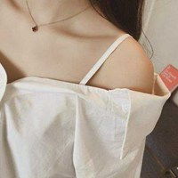 女撩衣服露肩头像动漫微信头像图片大全