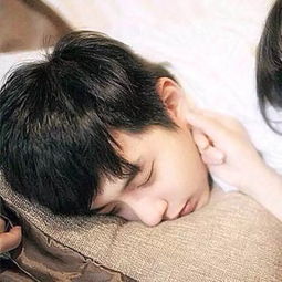 求另一张情侣头像男的