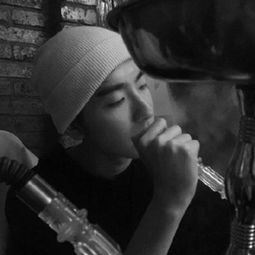 头像黑色系冷酷男生做饭