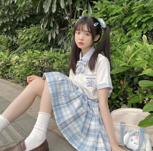 女孩的大胆穿搭,双马尾配学院风,20岁以上别尝试