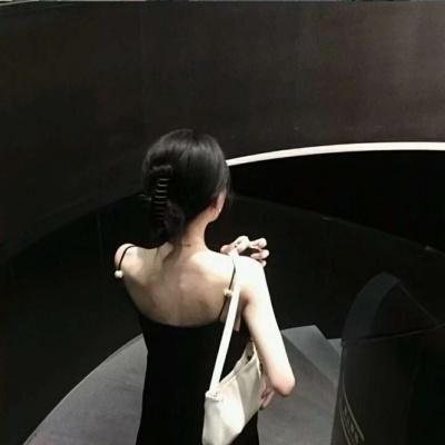 气质高冷女头背影清冷气质女生头像背面图片