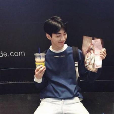 帅气男生头像孤独感的,清醒地看着自己沦陷