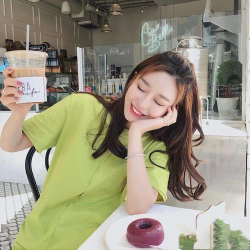 敲好看绿色系女生头像