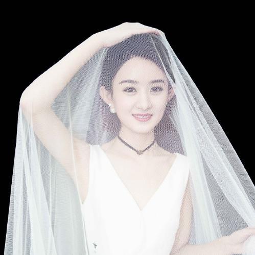 赵丽颖现身上海活动现场,搭配白色连衣裙,秋冬系列巨美的衣品