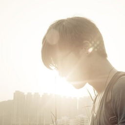 急求一个像这样的男头像,