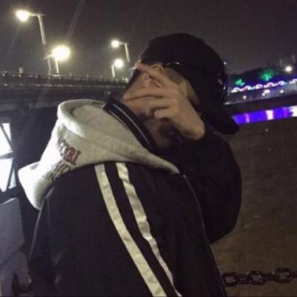 孤傲高冷男头像,微博贴吧qq微信都可以使用的