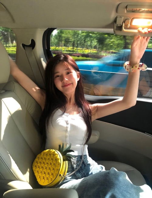 赵露思社交平台晒美照一身夏日清凉无袖白裙长发飘飘如下凡仙女