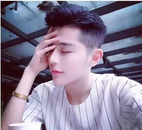 港风情侣头像小众系男瓜子脸