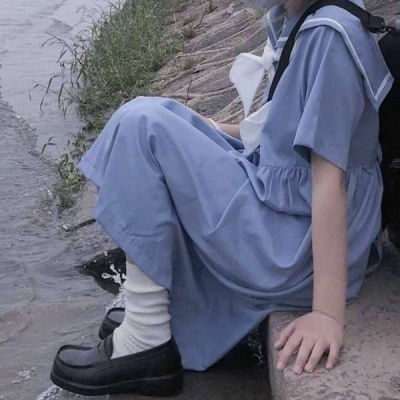 头像男ins蓝色背景