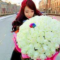 女生微信抱花头像女生抱着花束