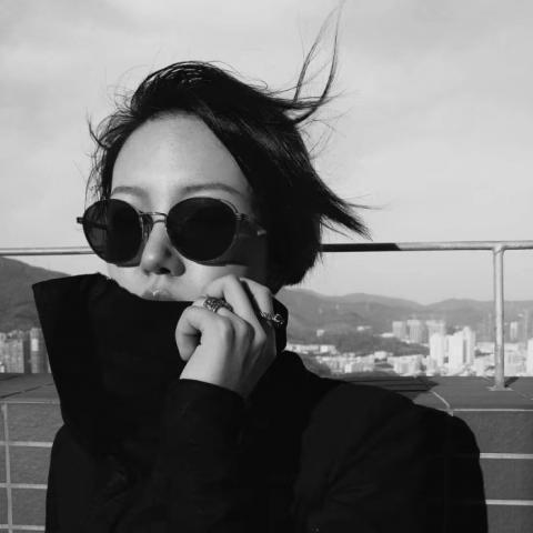 抖音高冷霸气的句子我可以吃十分的苦,但受不了半分的委屈