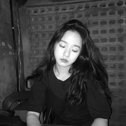 暴力颖女生头像黑白