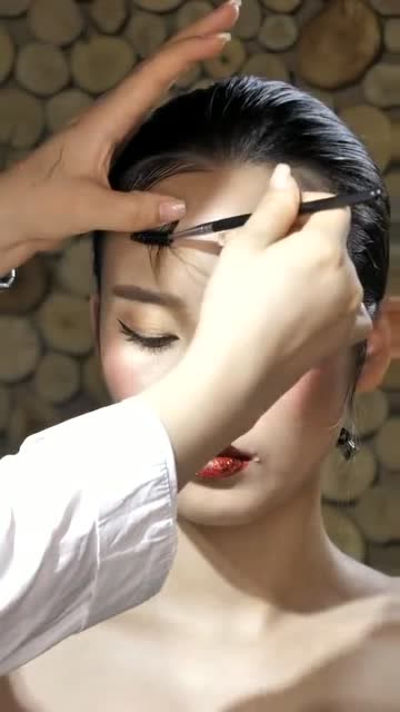老上海的女孩,这是标配发型,看到这五官就明白了