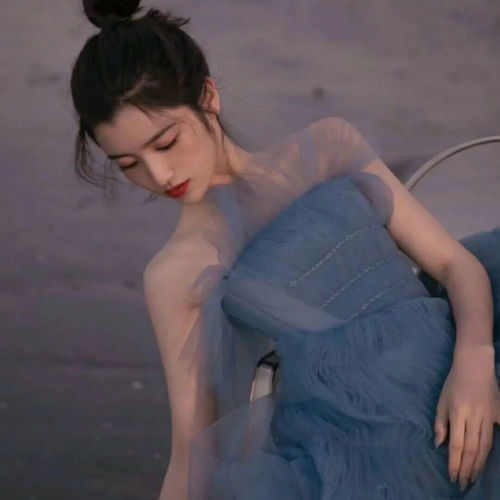蓝色系温柔女头又是一期不一样的真人头像
