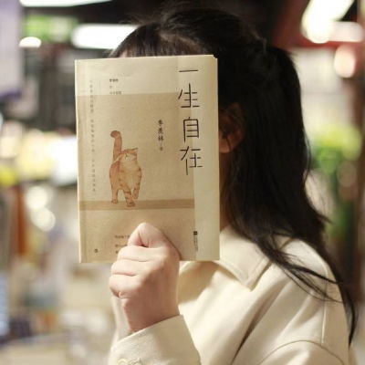 一男一女拿书挡脸情头图片,双人超甜情头