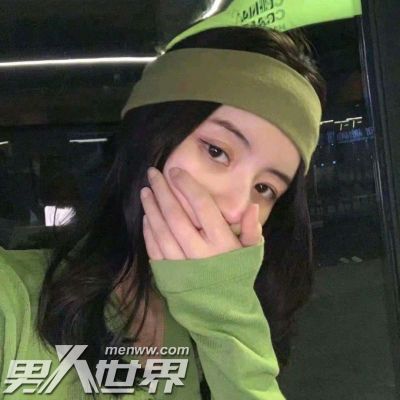 闺蜜和前男友玩的很好他俩频繁联系让我很尴尬