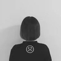 情侣头像男生女生衣服背后都有个哭脸
