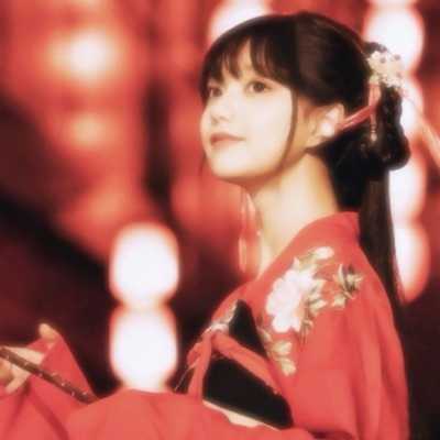 红色系冷艳古风女生头像