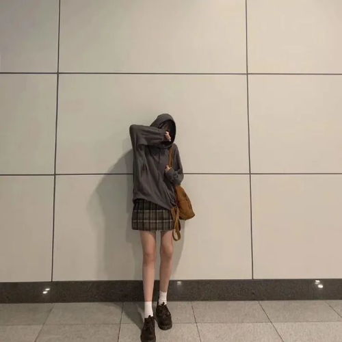 情头树深时见鹿,溪午不闻钟