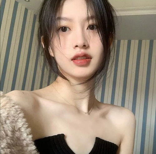 女头你看我相貌平平局促笨拙,但我爱你
