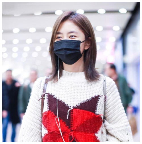 被谭松韵美到了,毛衣搭配百褶裙甜美似少女,感觉嫩回了18岁