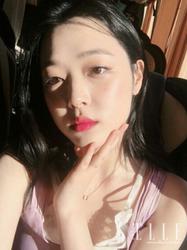 金发关晓彤撞脸芭比娃娃动漫脸这样妆出来