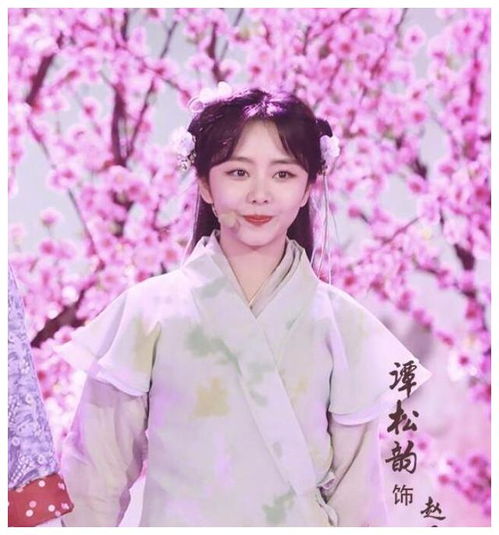 女星cos赵灵儿谭松韵甜美贾玲可爱,毛晓彤气质最接近