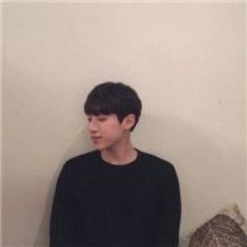 忧郁系帅气的男生头像生活照给生命一个微笑去面对人生,男生头像图片

