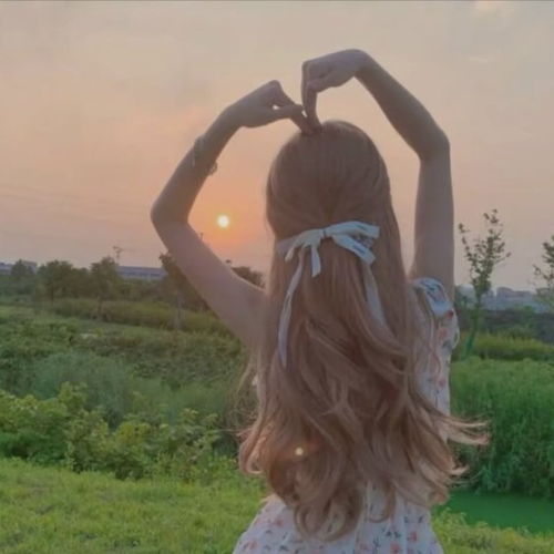 美女love的绿色系头像