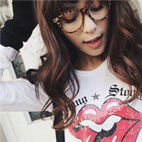 两颗心需要坦诚相待时尚迷恋生活的女生qq头像