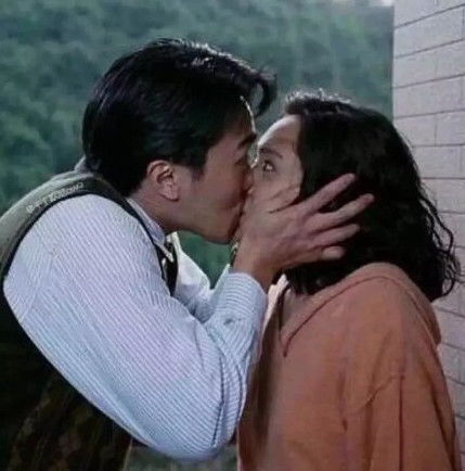 男生如果动心了,一定对你说过这些话,女孩们偷着乐吧
