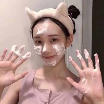头像你们什么都有,我只有一堆烟头和火辣的酒