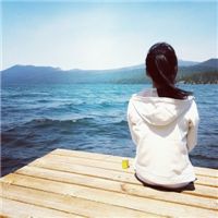 头像女生唯美小清新海边图片精选树叶沙沙响陪我去流浪