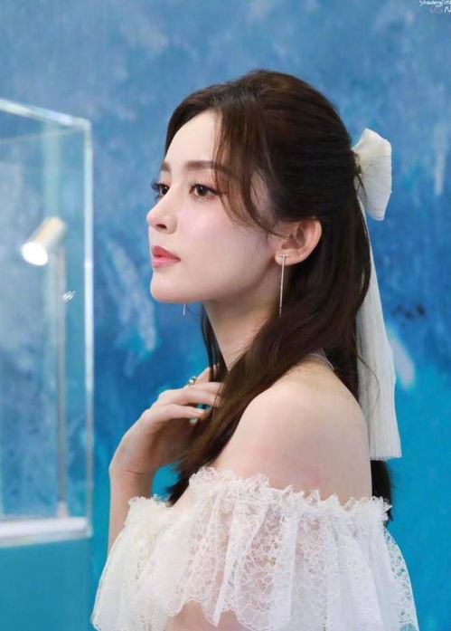 古力娜扎蝴蝶结仙子造型绝,流苏裙仙气飘飘,五官精致太美艳