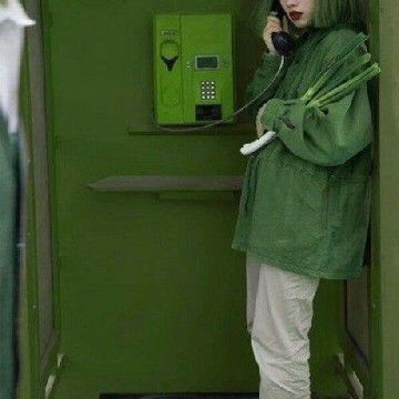 清新绿色森系女生微信头像