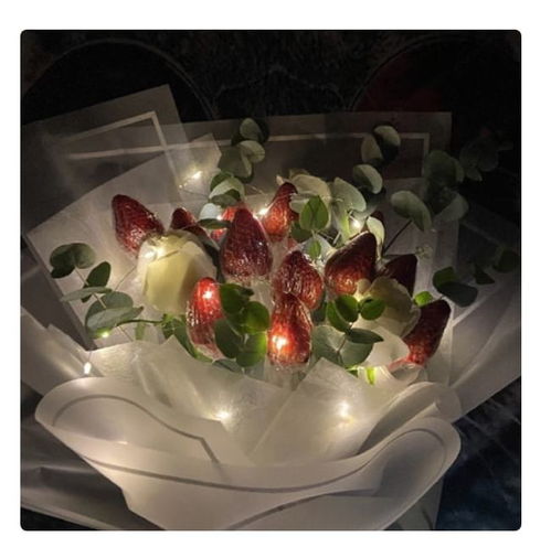很浪漫的冬天的第一束草莓花束图片真实草莓只是在我嘴里而你在我心里
