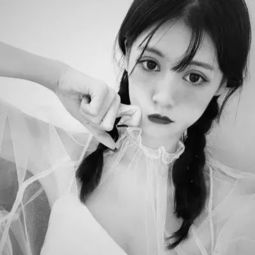 黑色女生头像