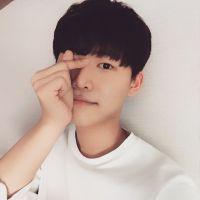 治愈系微信头像男大男孩