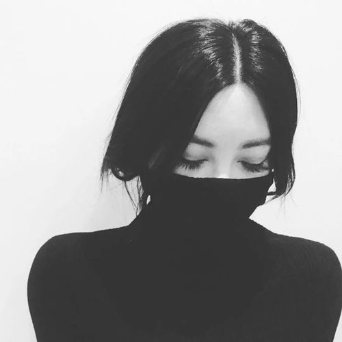 黑色高冷女生头像